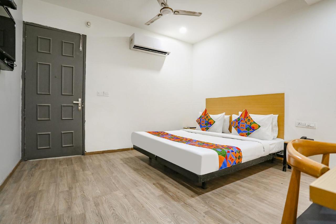 Fabhotel Vat - Meera Bagh Delhi  Luaran gambar